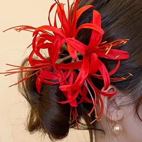 Women Accessories Photos - Fermaglio per capelli con atmosfera al